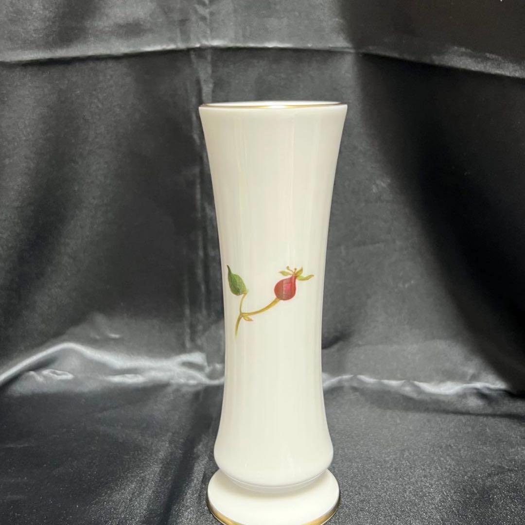 大倉陶園 バラの実 一輪挿し