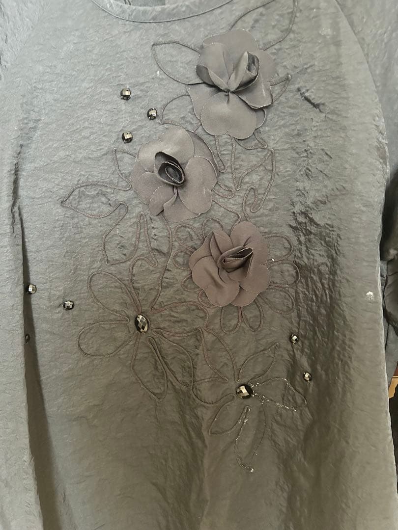 POTECHINO 黒い割烹着 花刺繍