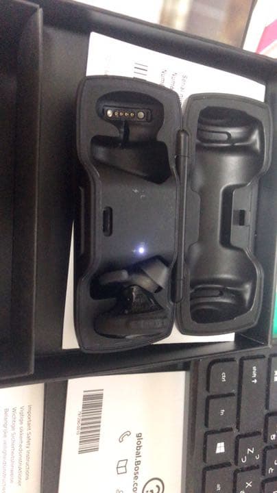 注意　左側のイヤホンは入っていません　BOSE サウンドスポーツ　フリー