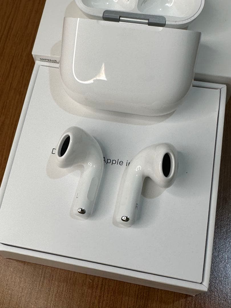 【美品】AirPods 4 ANC搭載 MXP93J/A 4JXRM