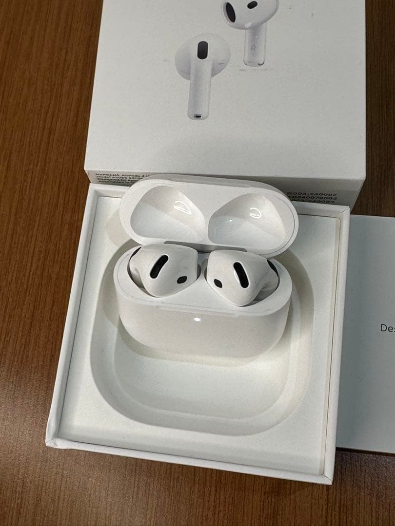 【美品】AirPods 4 ANC搭載 MXP93J/A 4JXRM