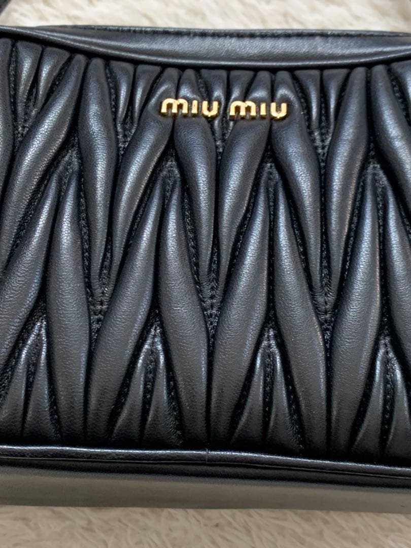 MIU MIU 正規品　美品　マトラッセ　マテラッセ　黒　ショルダーバッグ