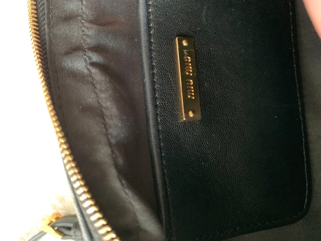 MIU MIU 正規品　美品　マトラッセ　マテラッセ　黒　ショルダーバッグ