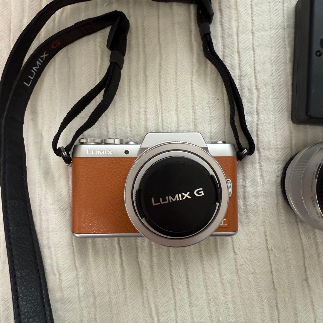 Panasonic LUMIX DMC-GF7W ダブルズームレンズキット