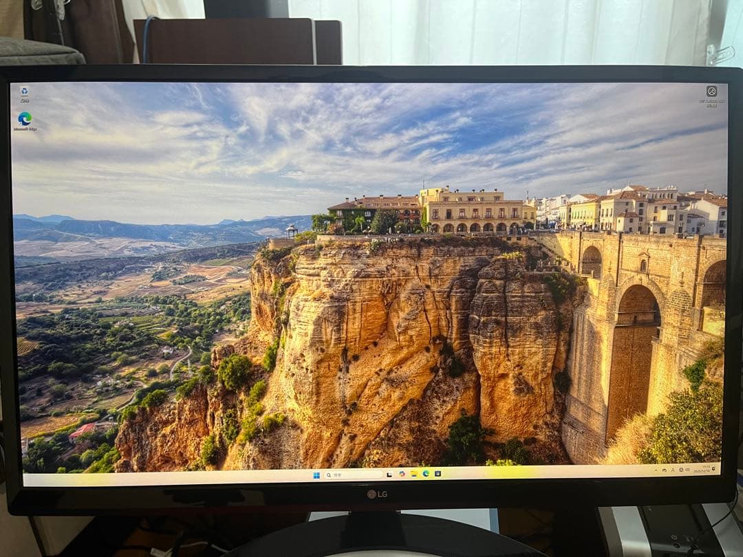 LG モニターディスプレイ　4K / 23.8インチ