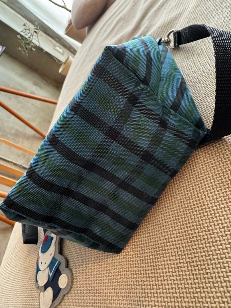 ファミリア　familiar 舟形ポシェット