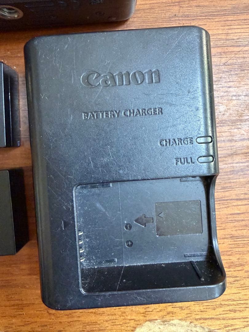 Canon EOS kiss x7 本体のみレンズ無バッテリー2個、充電器