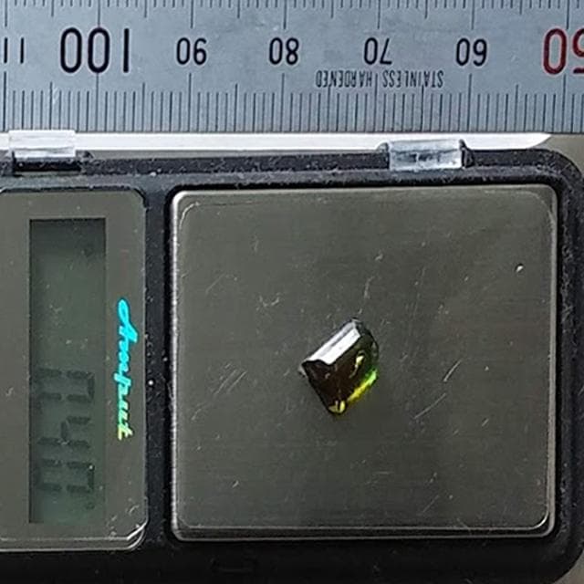 0.4g　クロムドラバイト　鉱物標本　トルマリン　美品