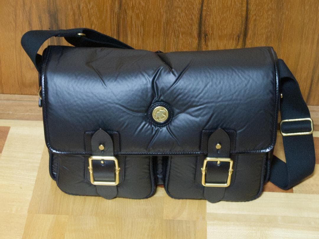 HUNTING WORLD ショルダーバッグ ほぼ新品 ワンオーナー 保証書つき