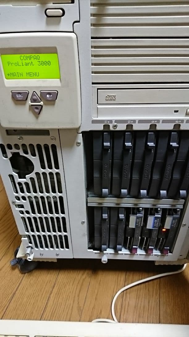 サーバー Compaq ProLiant 3000 server