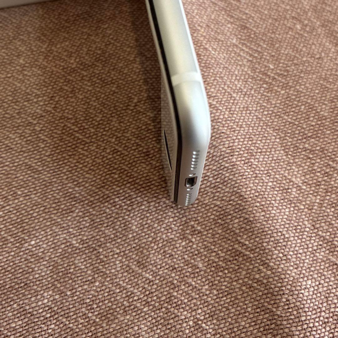 Apple iPhone SE2 ホワイト 本体　カバー付き　箱付き