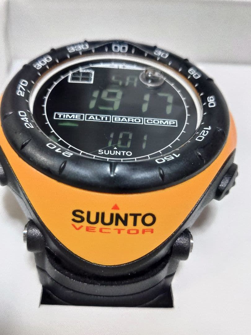 SUUNTO スント　VECTOR ベクター　イエロー　黄色　アウトドアウォッチ