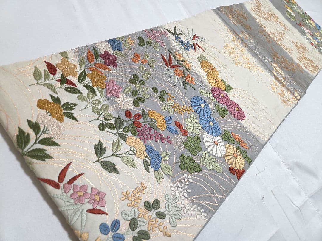 B5◆着物くつろぎ 唐織 季節の花々 金糸 六通 正絹 フォーマルな袋帯