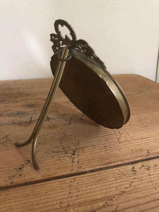 アンティークフォトフレーム　19世紀フランス製　丸型　女の子のイラスト付き