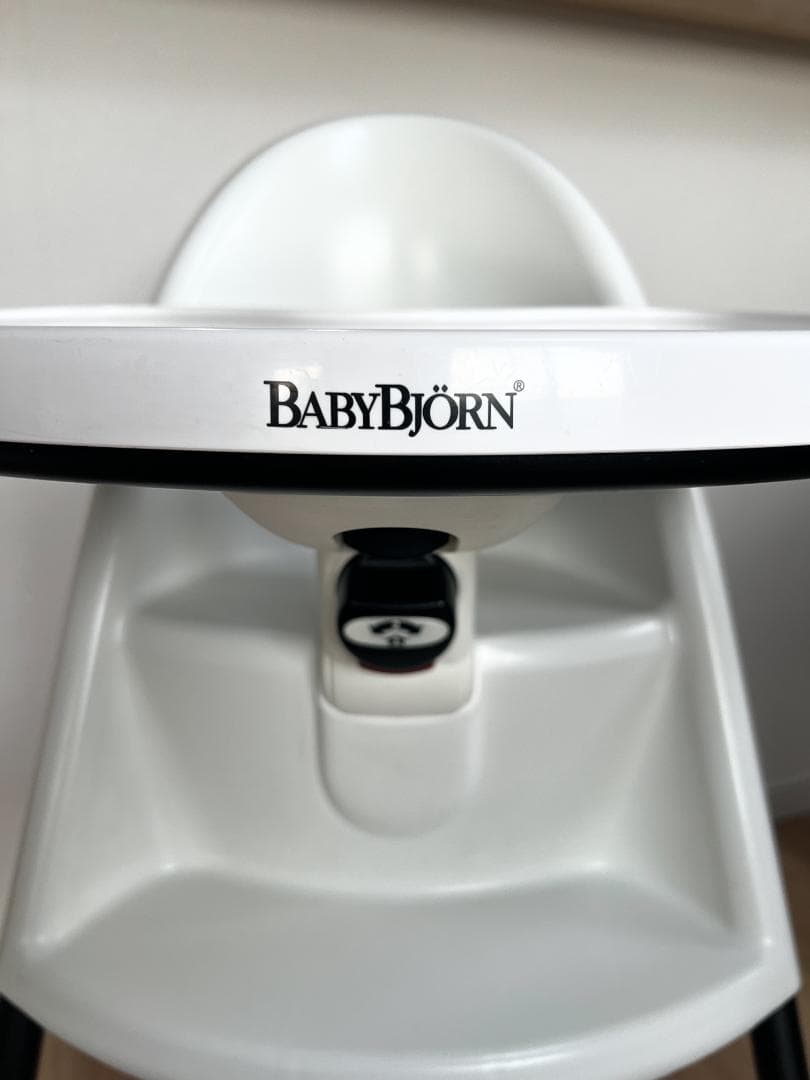ベビービョルン ハイチェア　ホワイト　ハーネスなし
