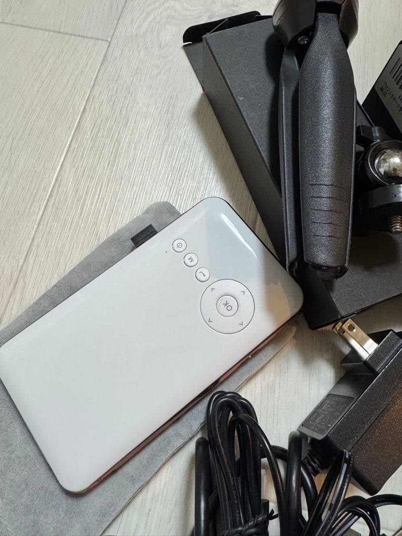 UENO-mono 【KABENI 】カベーニ　スマホ型　プロジェクター