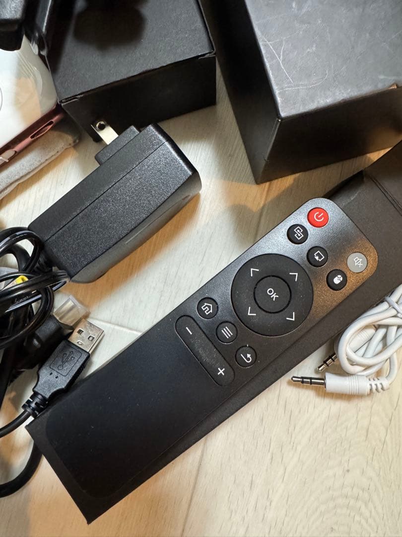 UENO-mono 【KABENI 】カベーニ　スマホ型　プロジェクター