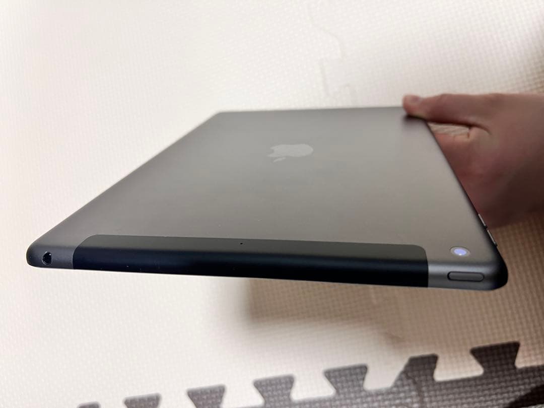 Apple iPad 第7世代 32GB スペースグレー SIMロック解除済