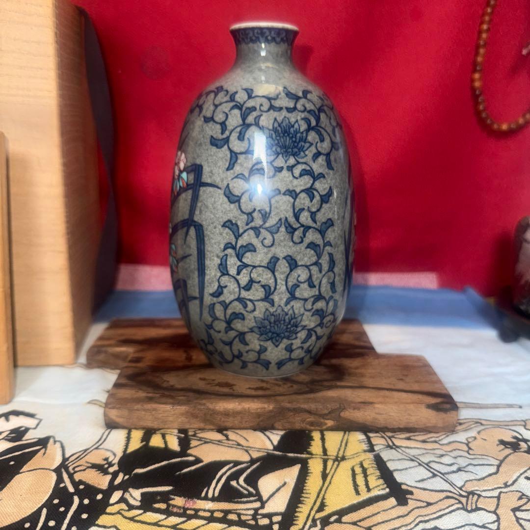 人間国宝13代今右衛門本人作高台彫印色鍋島吹墨薄墨草重ね花文共箱付き