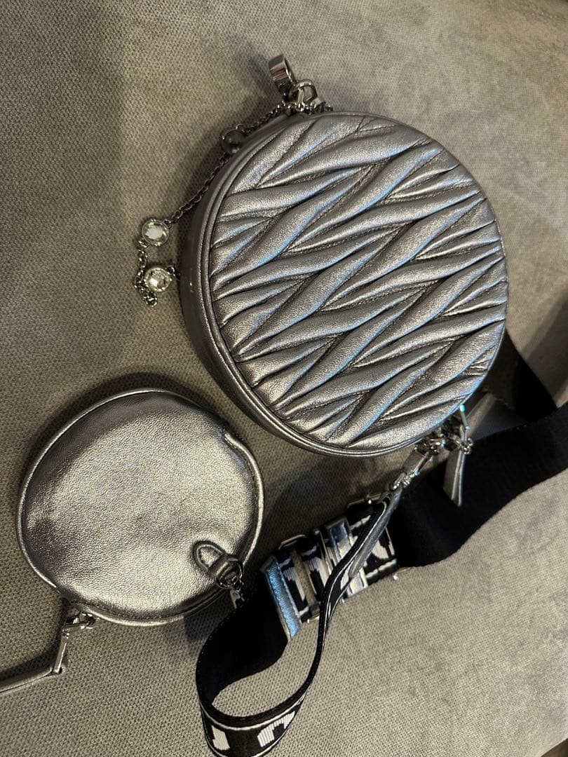 miu miu シルバー ボディバッグ