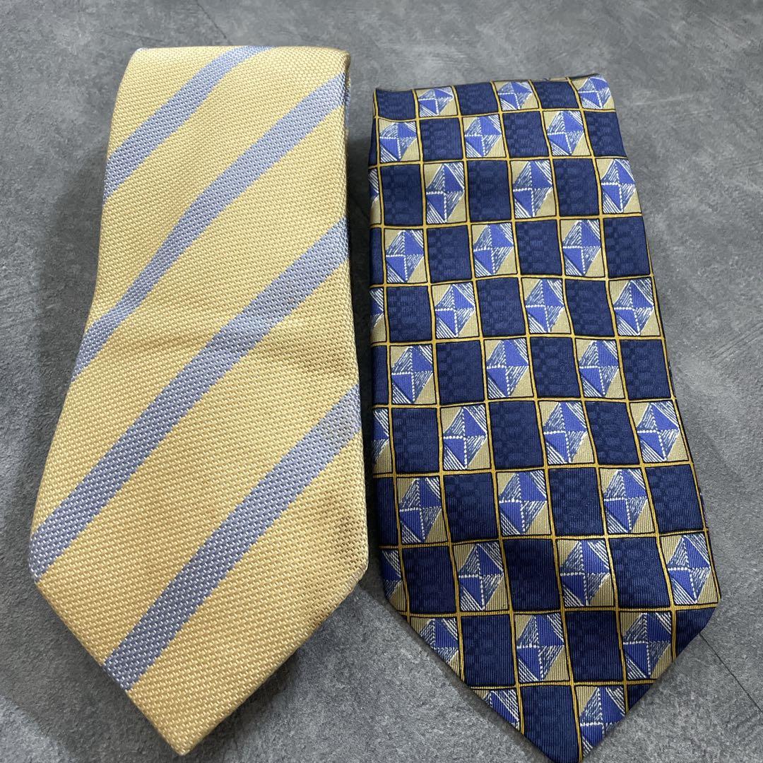 極上高級イギリス製3ピーススーツ × GIANNI VERUSACEネクタイ