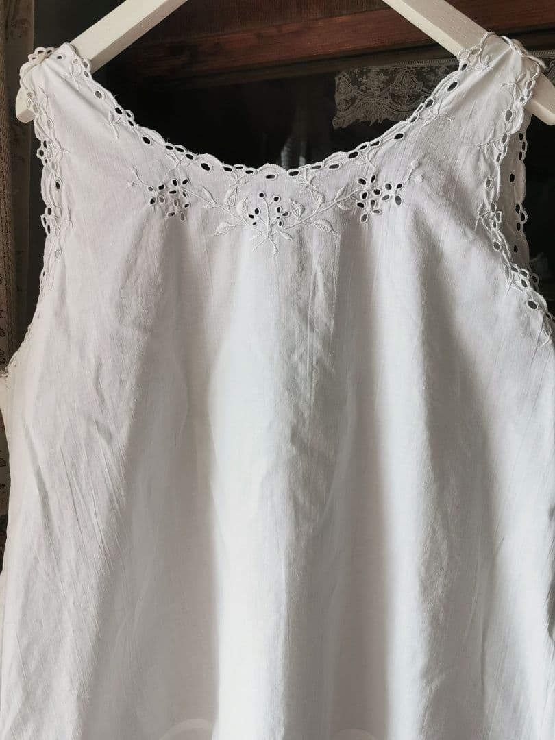アンティークフランス アイレット花刺繍 スカラップリム リネンシャツ トップス