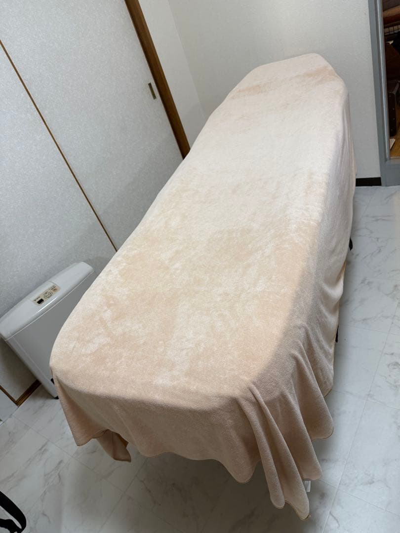 【直接引き取り限定】フェイシャルベッド　マッサージベッド　カバー付