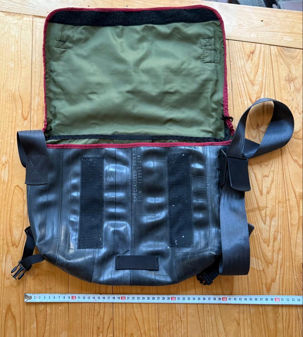 Alchemy Goods メッセンジャーバッグ、 タイヤチューブ素材