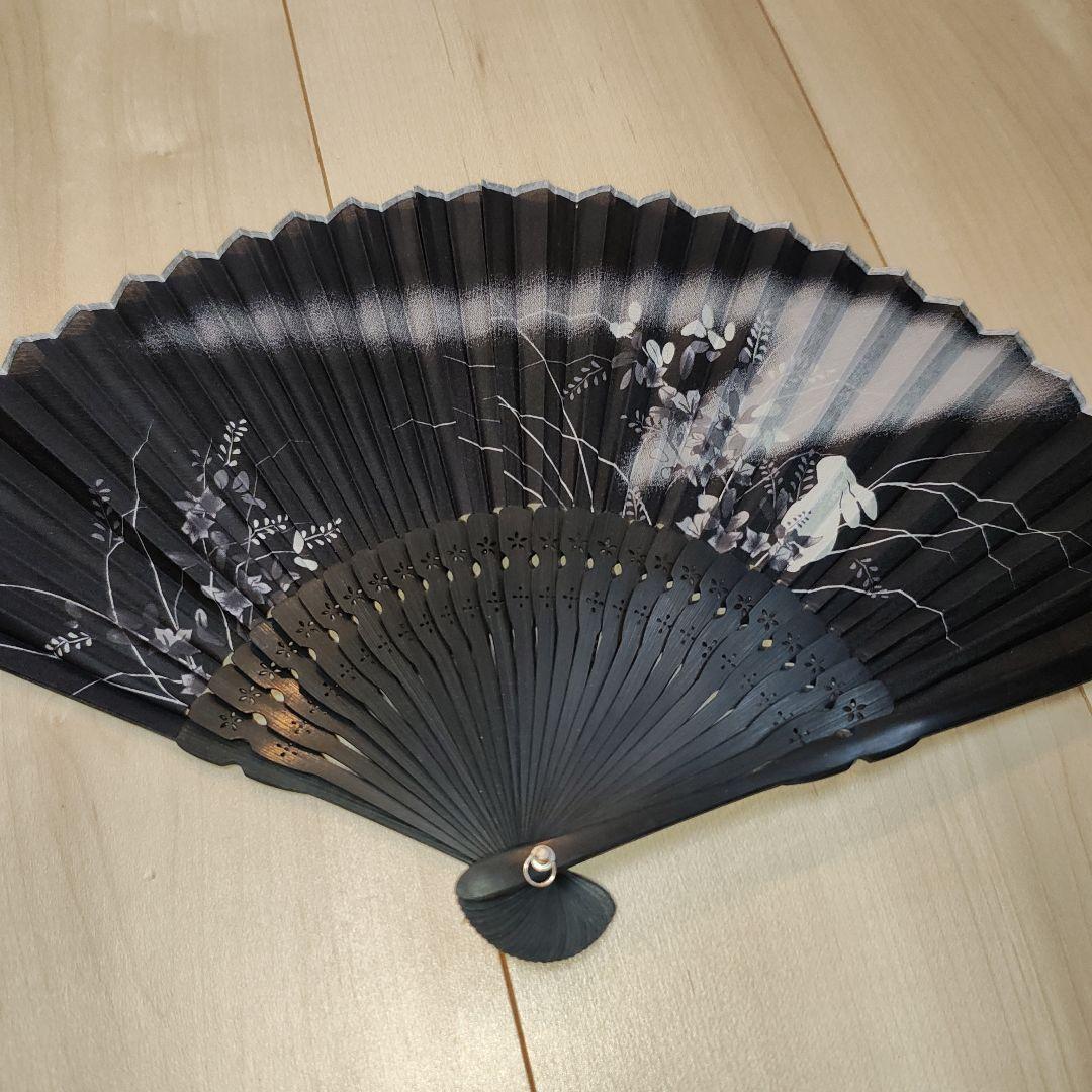 荘厳なスタイリッシュブラック あなたをより決める 鳥と植物の模様