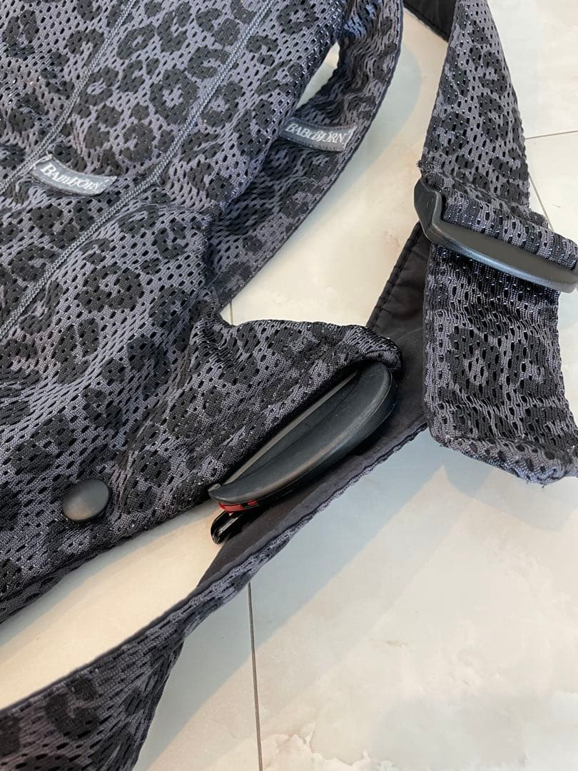 BABYBJÖRN 抱っこ紐 レオパード柄 グレー