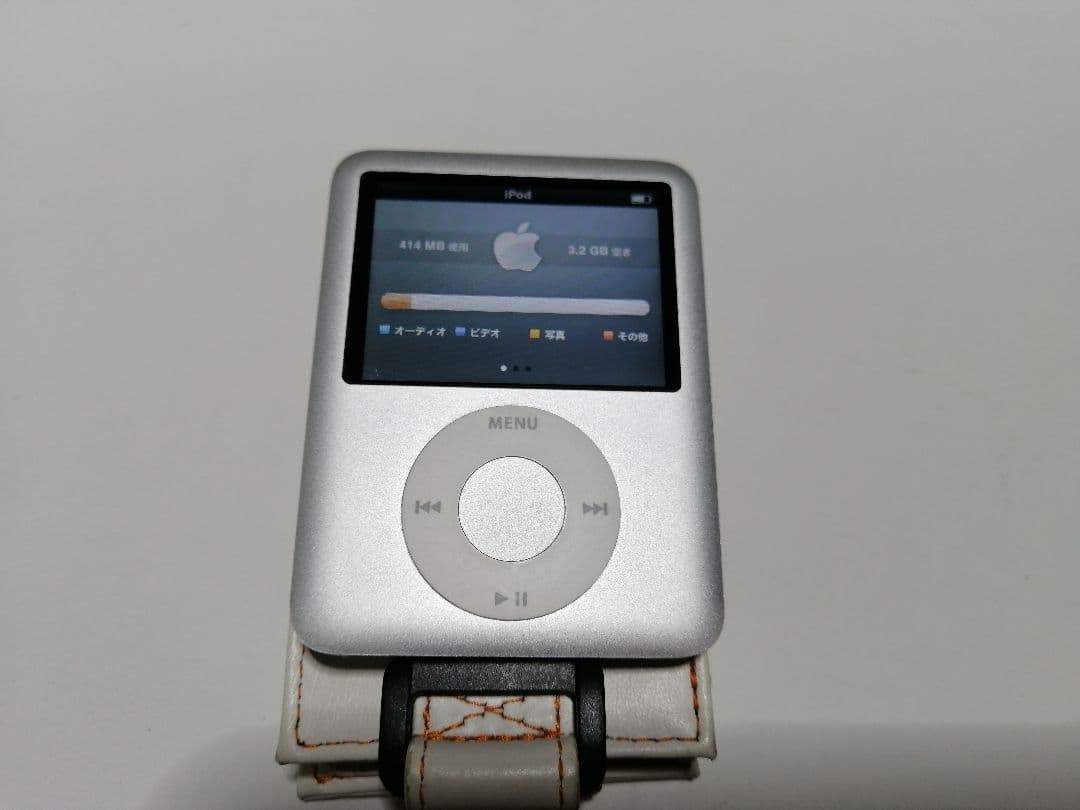 ipod nano 4GB 第3世代　JAロゴ刻印付 　白レザーケース付