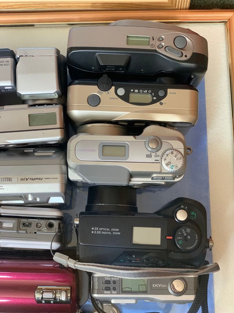 キヤノン、カシオ、ニコン、オリンパス、富士フイルムのカメラを大量販売