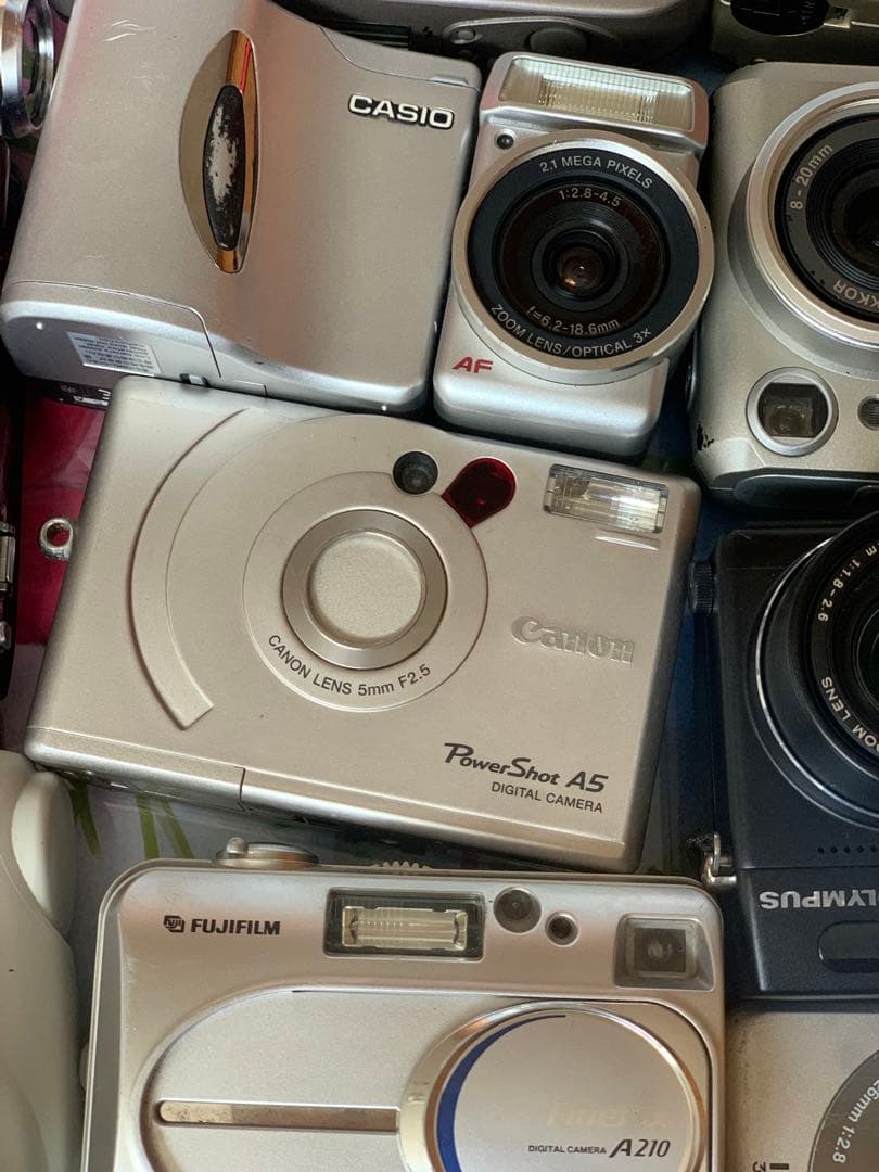 キヤノン、カシオ、ニコン、オリンパス、富士フイルムのカメラを大量販売