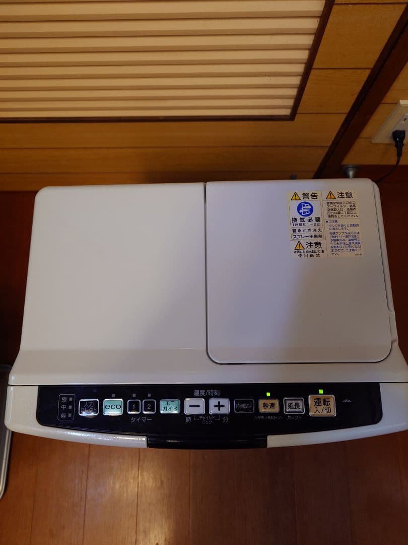 まだまだ寒い日にコロナ製石油ファンヒーター。