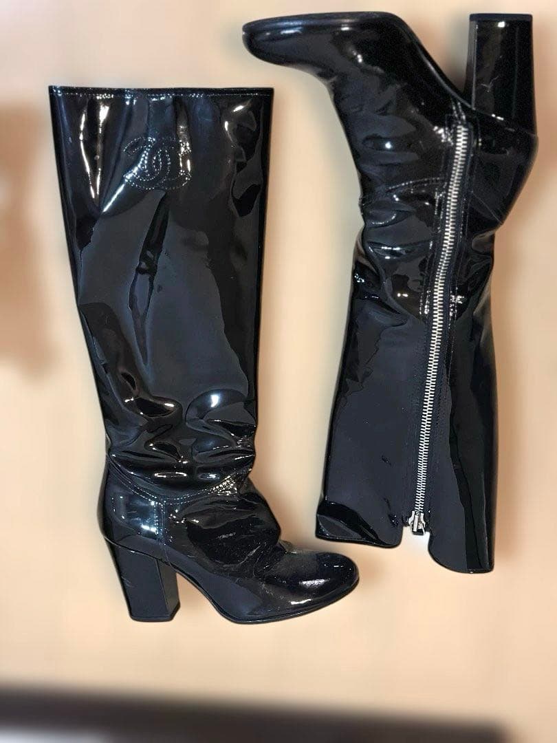 d*7様 CHANEL ブラック パテントレザーCCロゴロングブーツ36(23-
