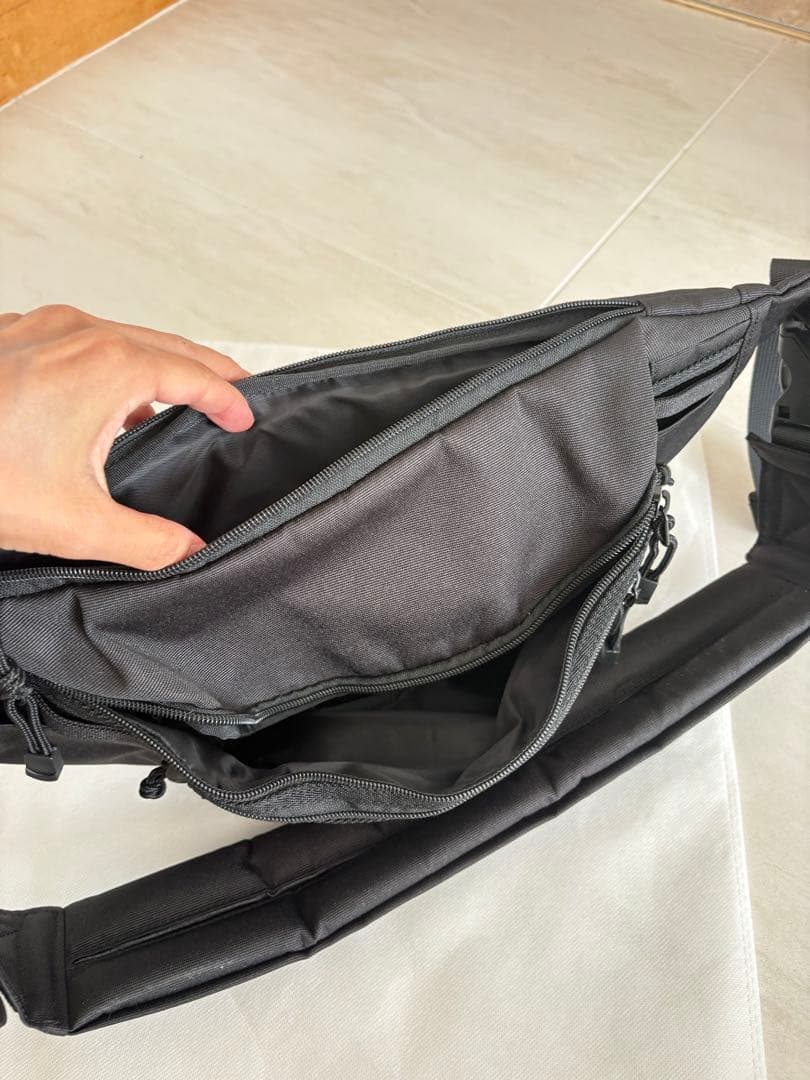 Hug育 diccho 抱っこひもショルダーバッグ 黒 ヒップシート