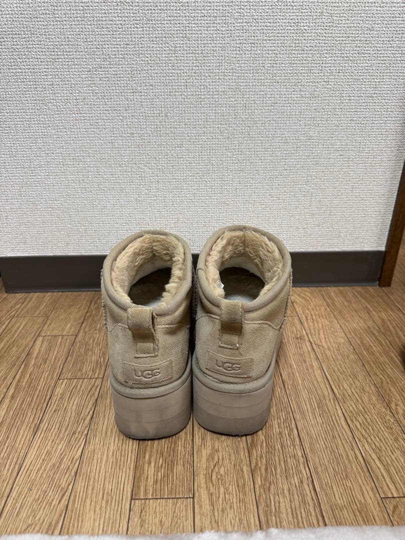 ugg プラットフォーム ブーツ マスタードシード