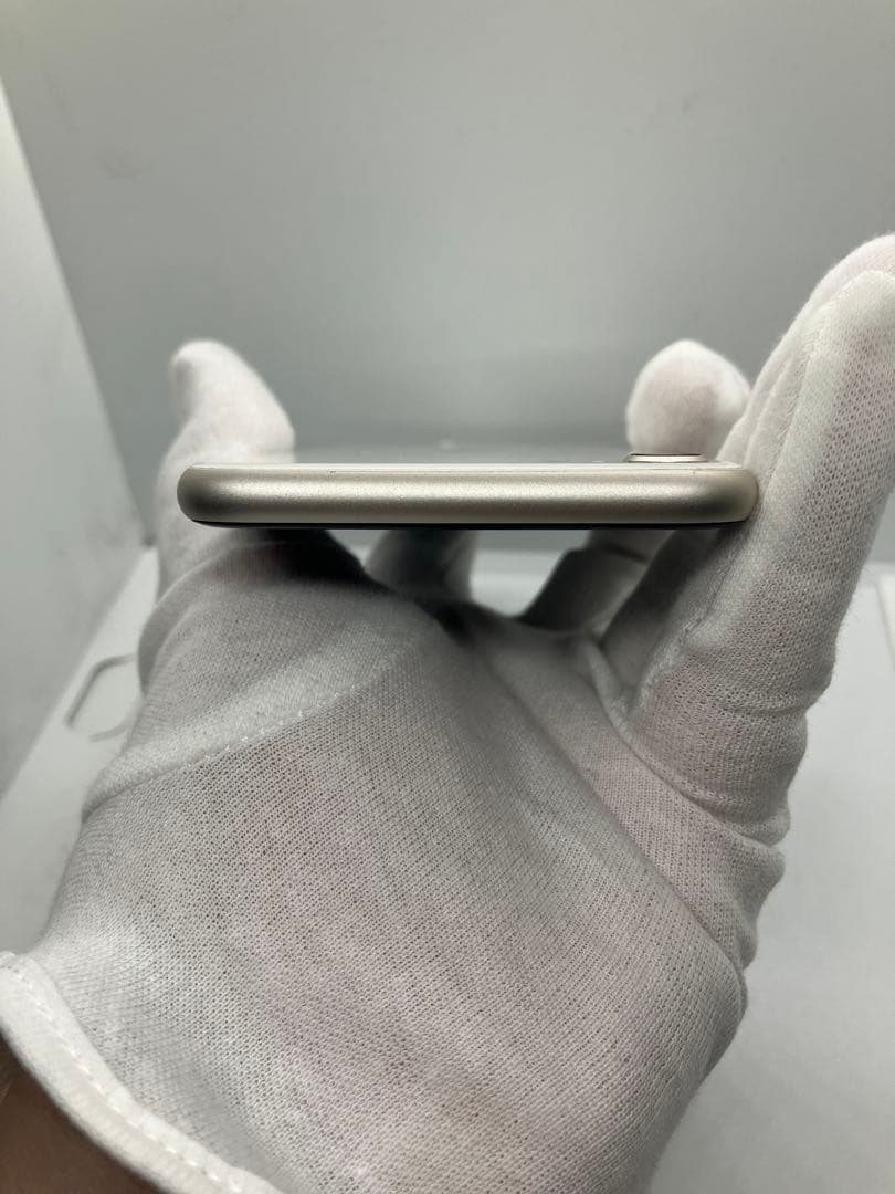 ぽ*す様 美品 バッテリー100% iPhone SE 第3世代 128GB ホ