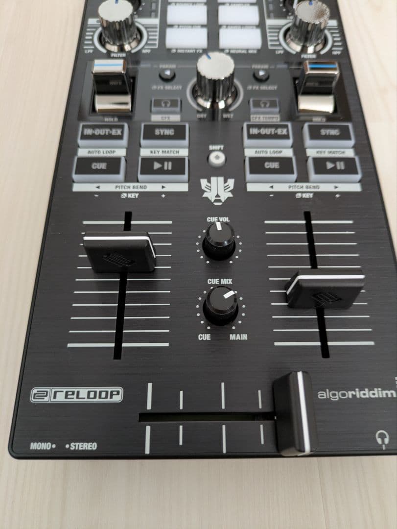 Reloop Mixtour pro DJコントローラー