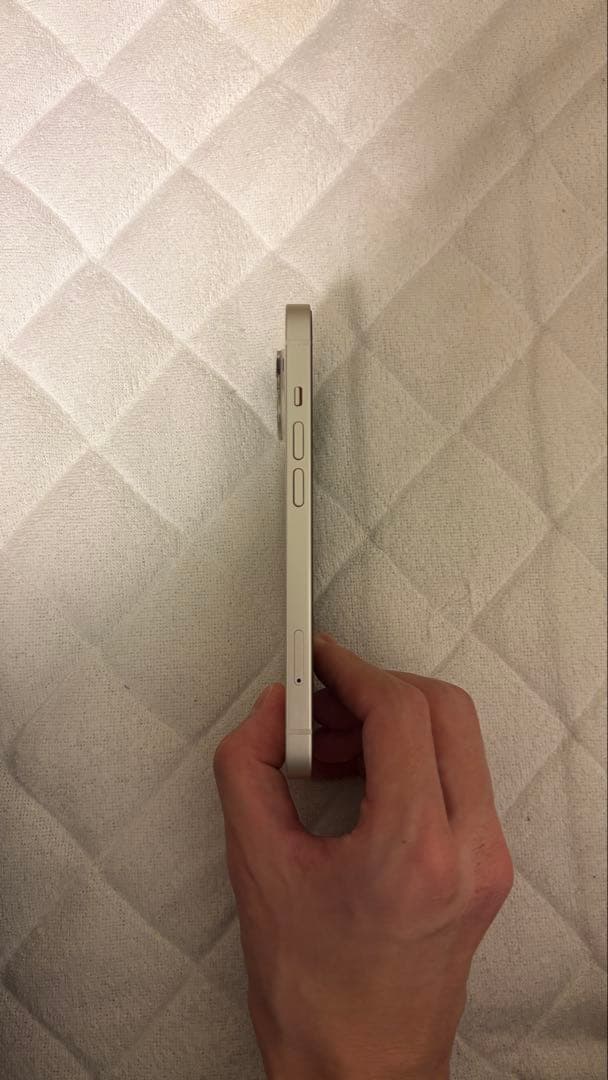 Apple iPhone 14 128GB スターライト　本体