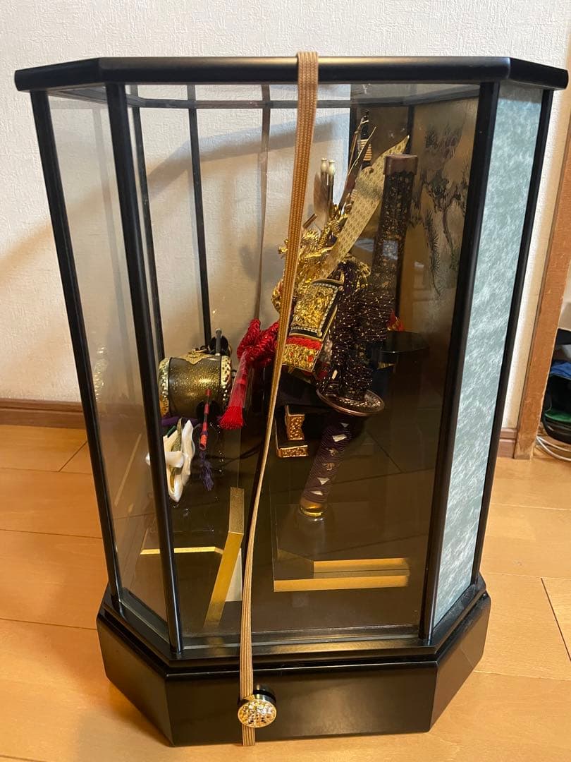 久月　兜　ガラスケース入り