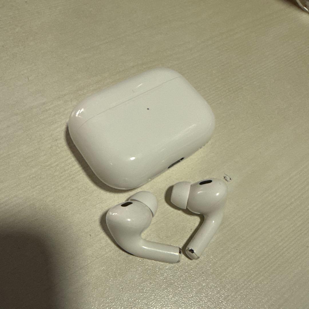 AirPods Pro 本体とシェル型ケース