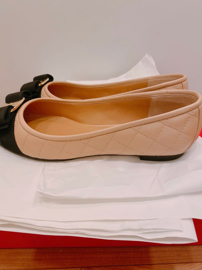 サルヴァトーレフェラガモ ヴァリナ フラット 5.5