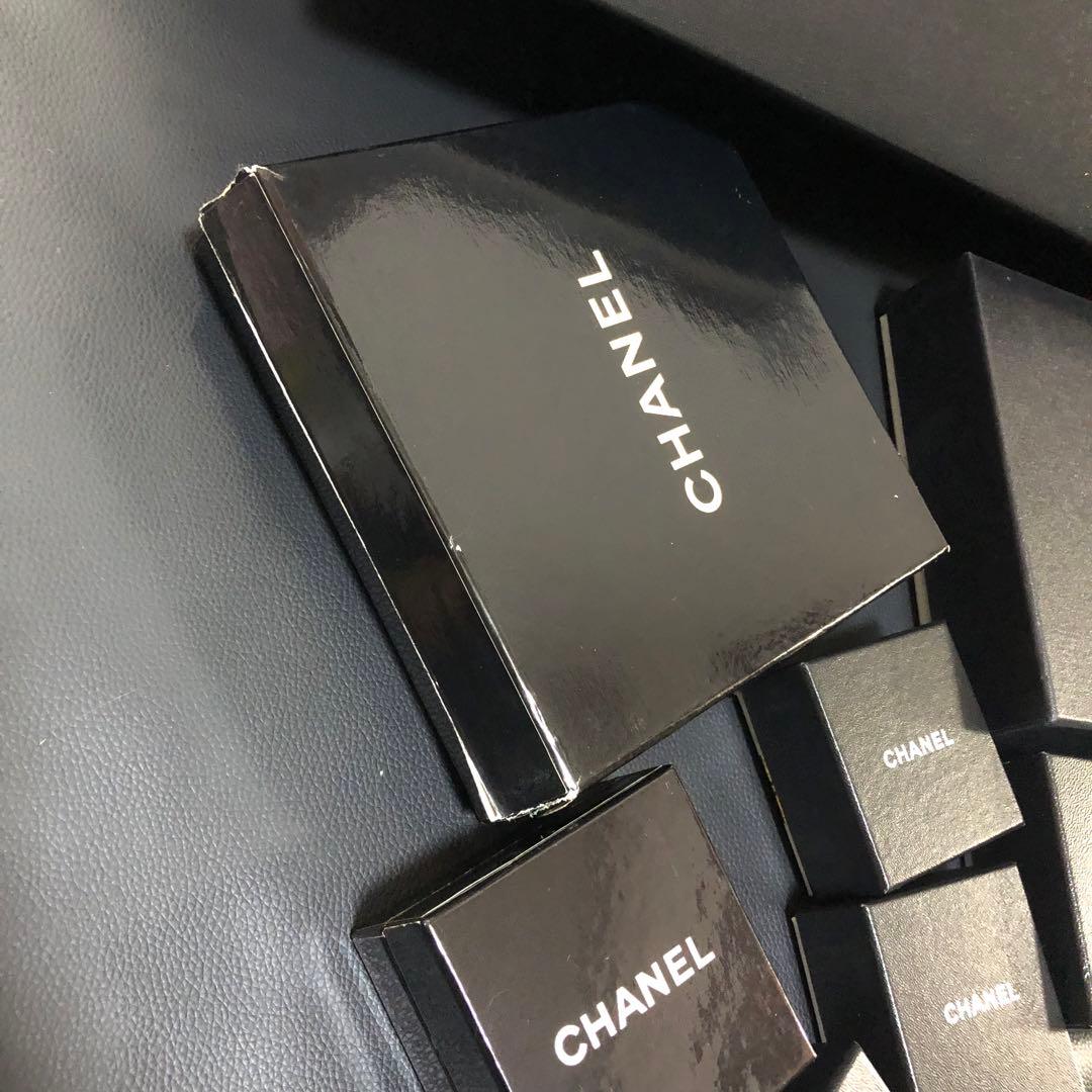 シャネル　アクセサリー用箱　バッグ用箱　ピアス、ネックレス等に