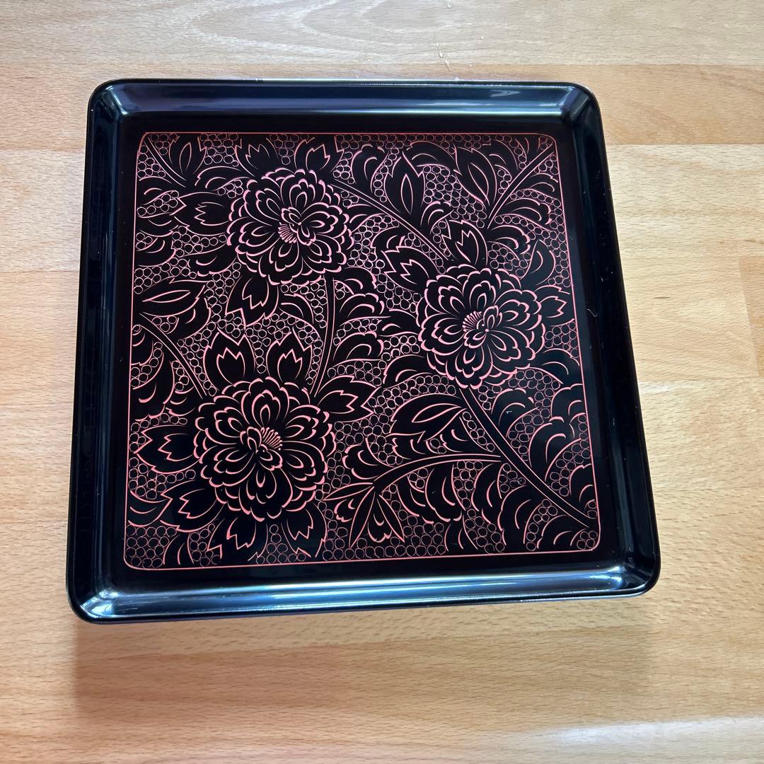 輪島塗の漆器。お菓子。お盆。