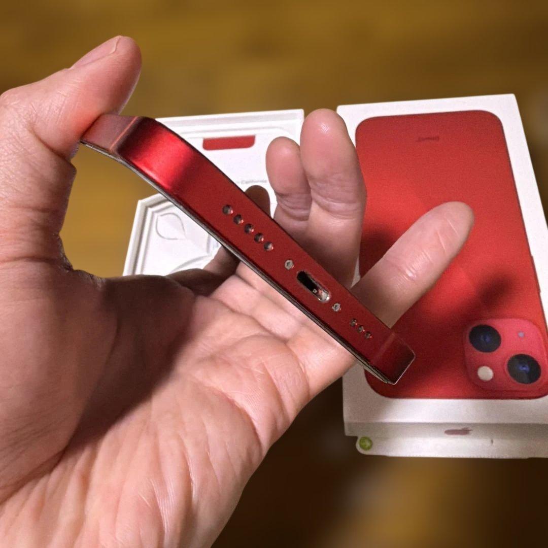 iPhone 13 (RED) 本体と付属品 保護フィルムは購入時すぐ貼ったまま