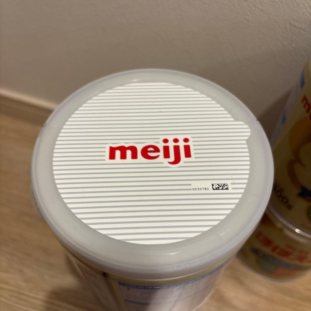 明治　ほほえみ 800g 粉ミルク × 4缶　送料込み、購入後すぐ、賞味期限長い