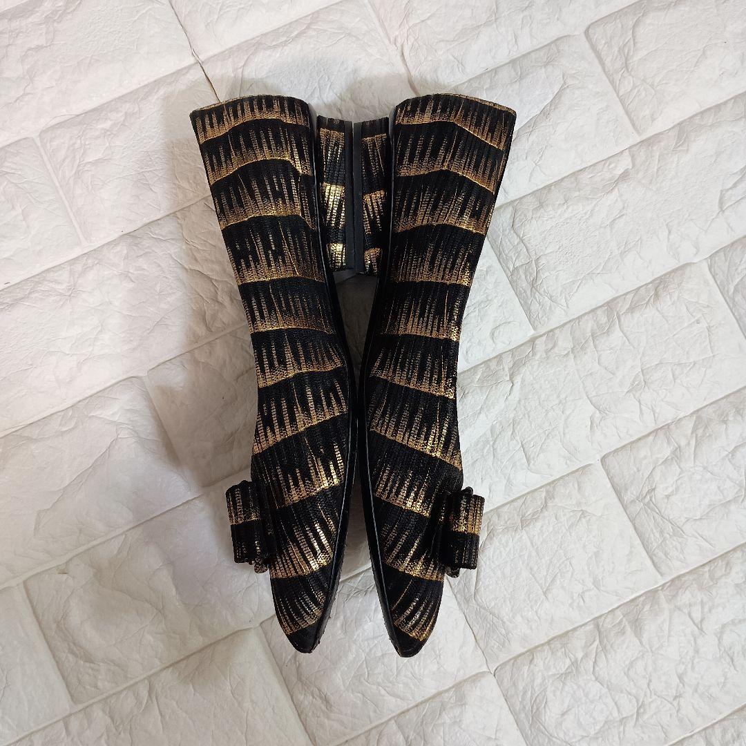 サルヴァトーレフェラガモ　パンプス　24　黒　ブラック　ゴールド　7D