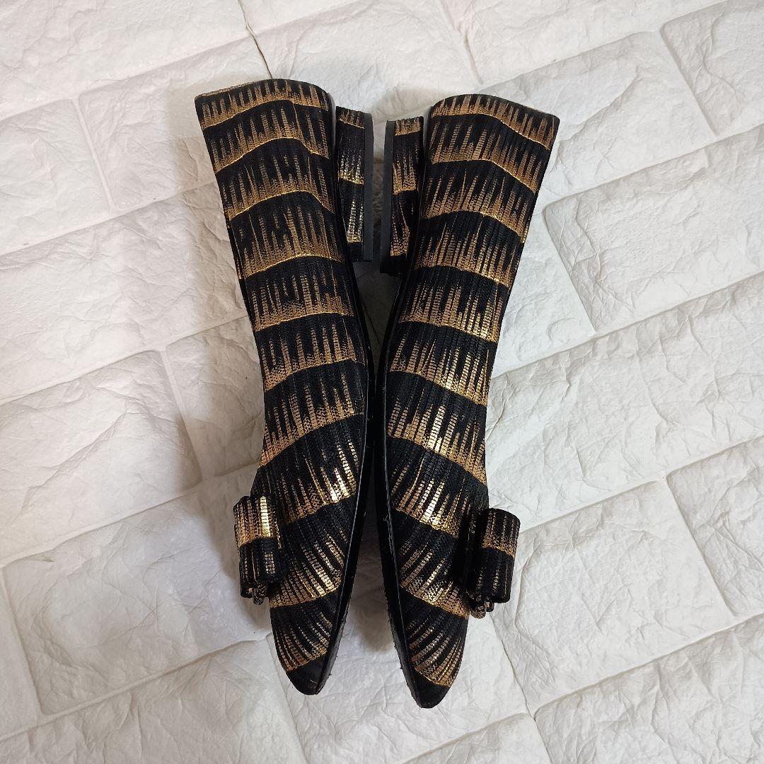 サルヴァトーレフェラガモ　パンプス　24　黒　ブラック　ゴールド　7D