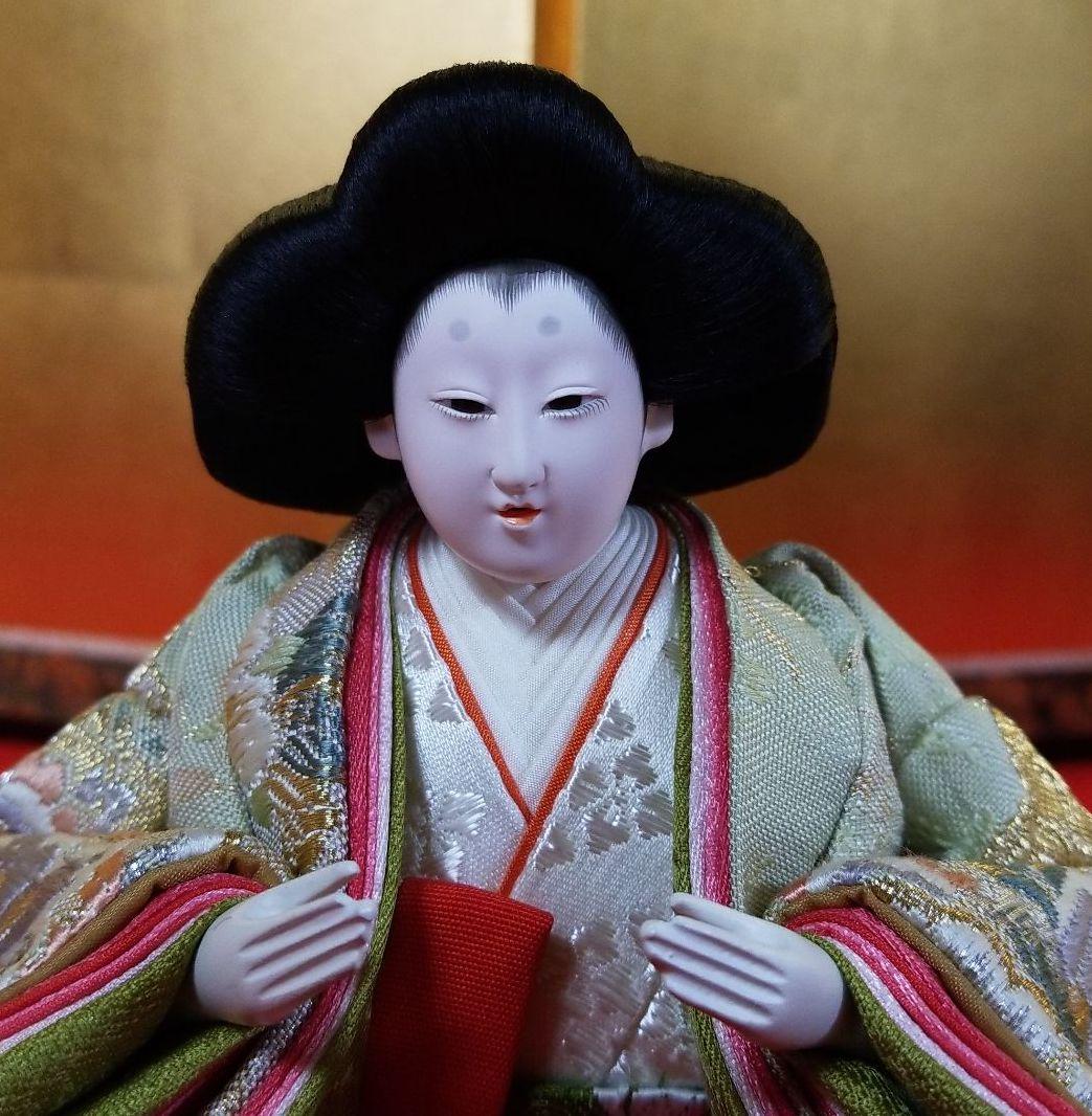 雛人形　三人官女　ベージュ地に花柄